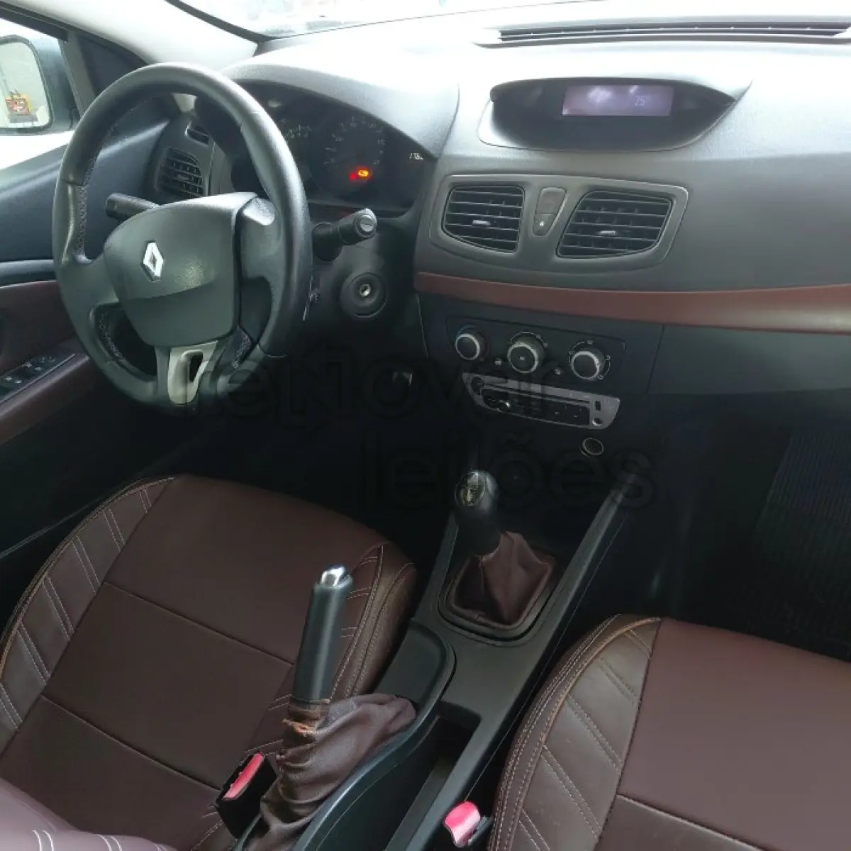 LOTE 025 - RENAULT FLUENCE EXP 16 - ANO 2013/2014 - COMPLETO - SICREDI CONFIANÇA - DEPOSITADO EM SANTO ÂNGELO/RS