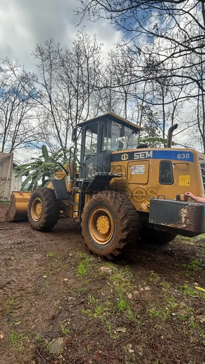 LOTE 003 - CARREGADEIRA SEM 638