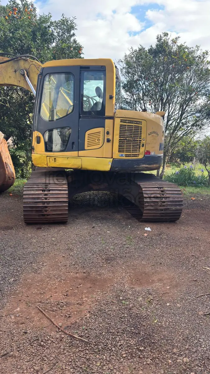 LOTE 001 - ESCAVADEIRA HIDRÁULICA KOMATSU 138 US