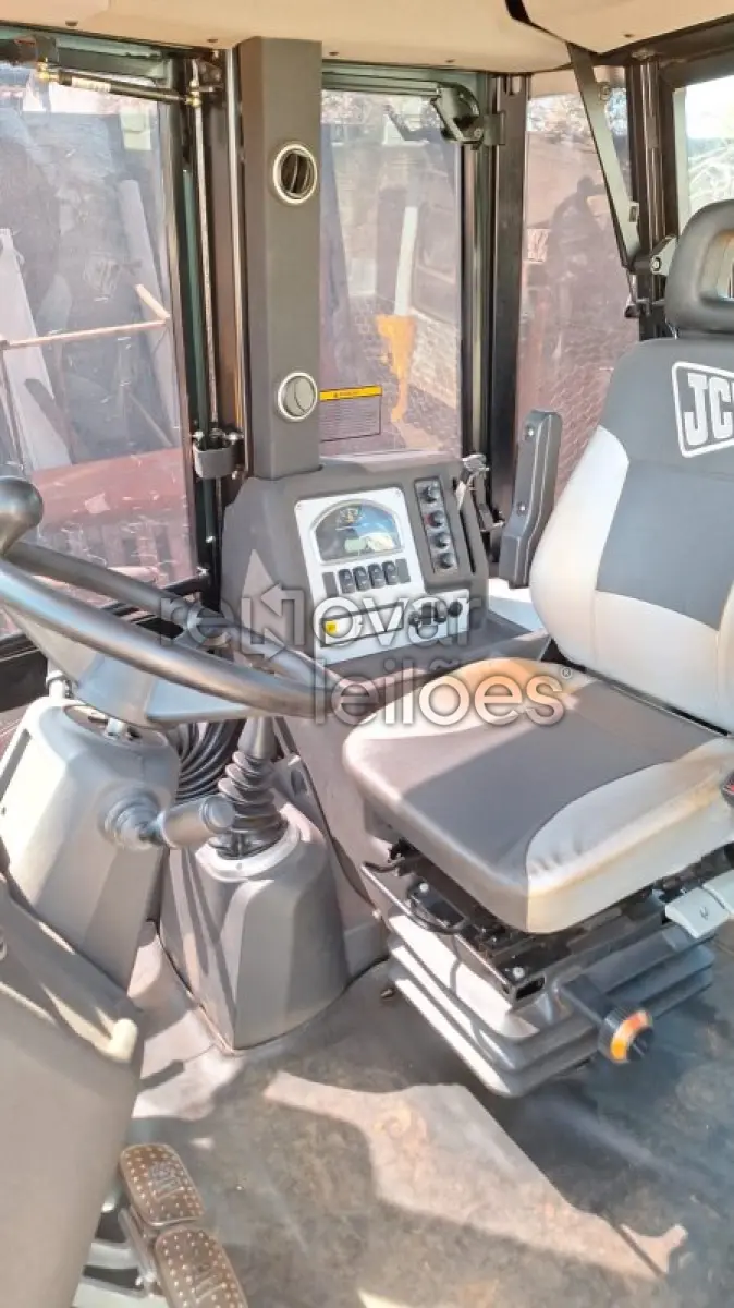 LOTE 001 - RETROESCAVADEIRA/JCB 3CX - ANO 2024/2024 - SICREDI CAMPO GRANDE - DEPOSITADO EM CAMPO GRANDE/MS