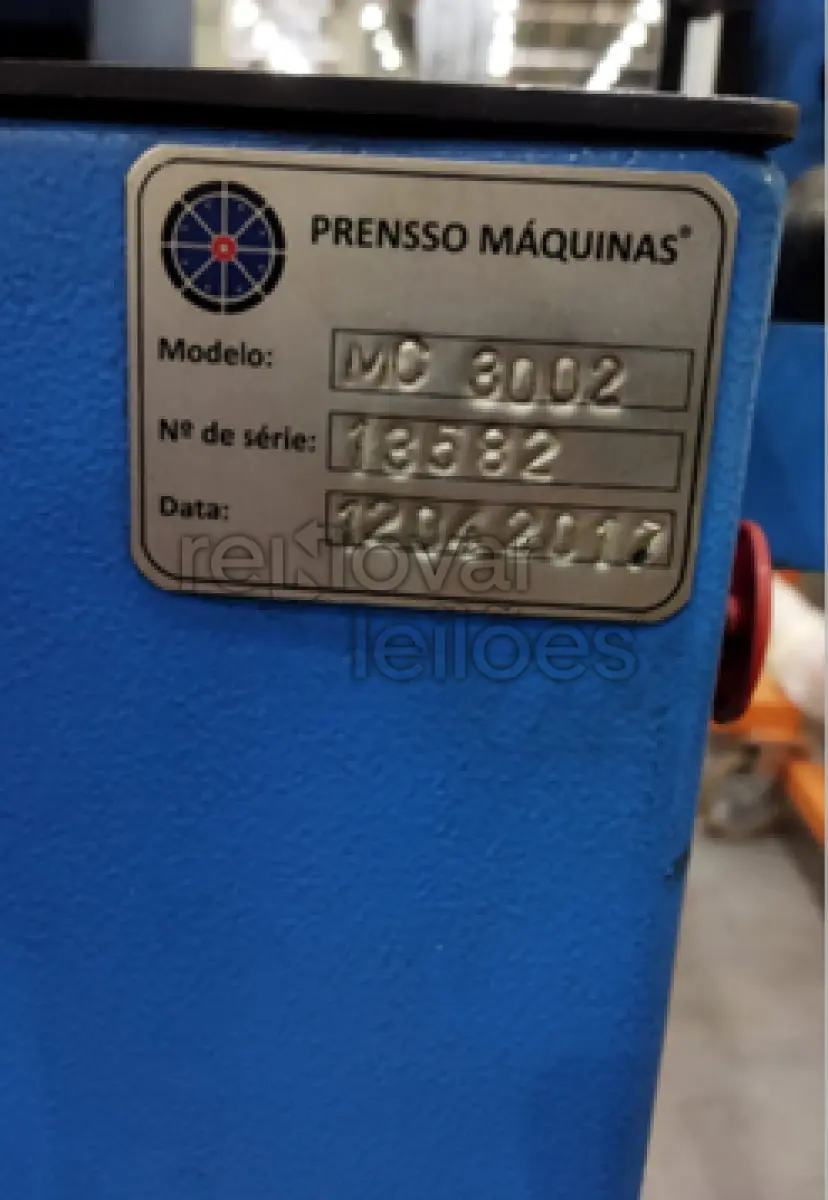 LOTE 006 - MÁQUINA DE CORTE MC3002