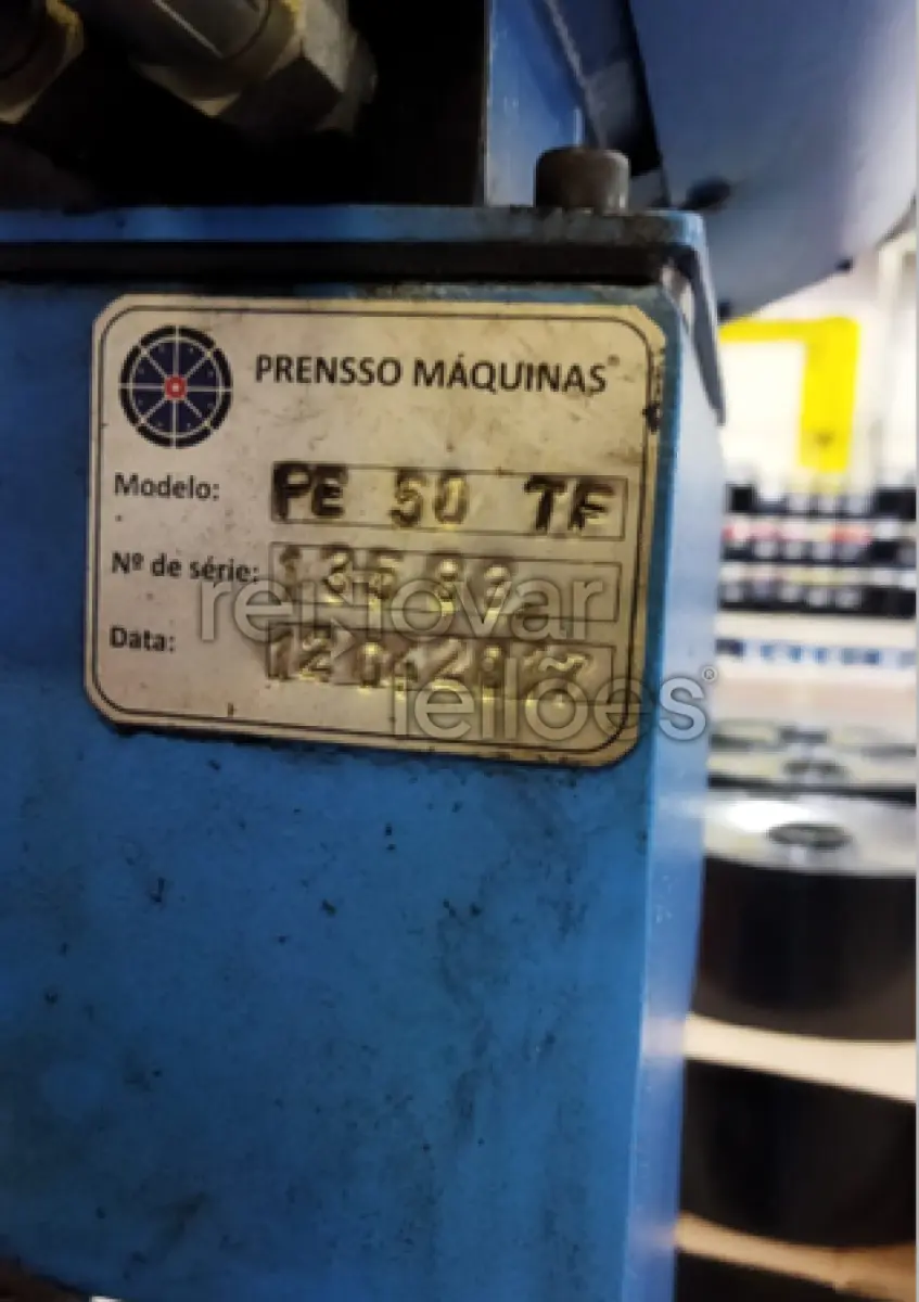 LOTE 005 - MÁQUINA DE PRENSAR PE50