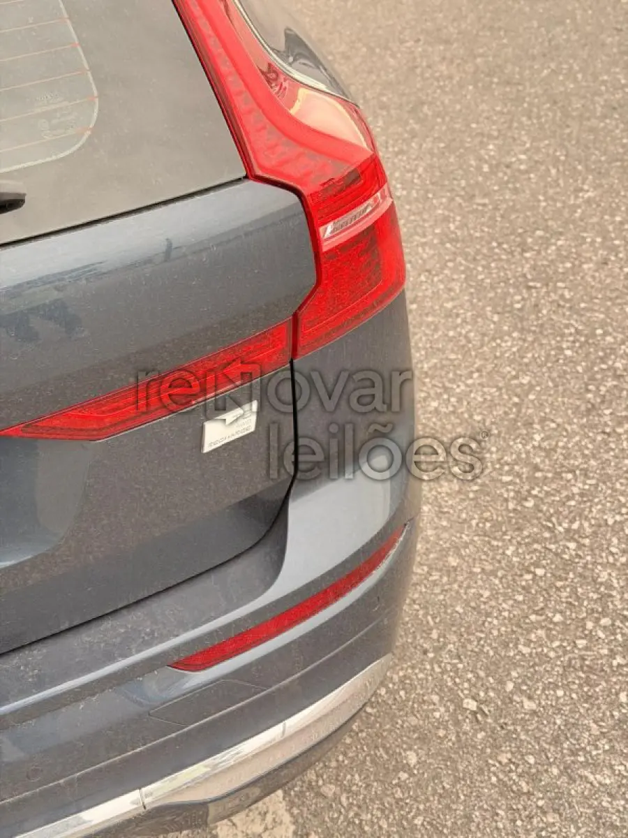 LOTE 013 - VOLVO/XC60 T8 PLUS - ANO 2022/2023 - COMPLETO - DEPOSITADO EM FLORIANÓPOLIS/SC