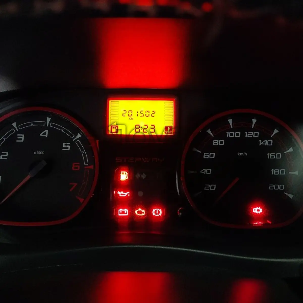 LOTE 007 - RENAULT SANDERO STW - ANO 2013/2014 - COMPLETO - SICREDI CAMINHO DAS ÁGUAS - DEPOSITADO EM SANTO ÂNGELO/RS
