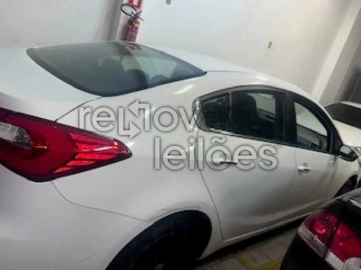 LOTE 028 - KIA CERATO - ANO 2013/2014 - COMPLETO - SICREDI UNIÃO - PASSAGEM POR LEILÃO E INDICIO DE SINISTRO - DEPOSITADO EM CACHOEIRO DE ITAPEMIRIM /ES