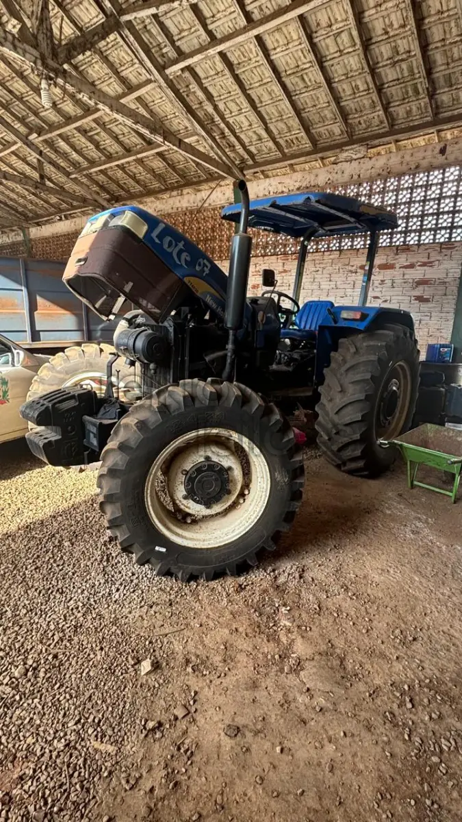 LOTE 004 - TRATOR NEW HOLLAND TT4030