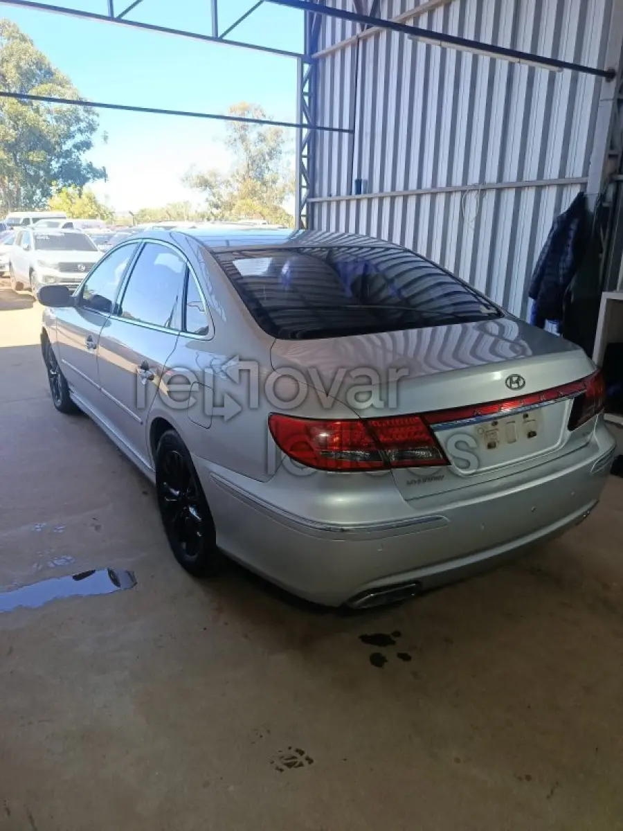 LOTE 053 - HYUNDAI AZERA 3.3 V6 - ANO 2010/2011 - COMPLETO - SICREDI GERAÇÕES - DEPOSITADO EM SANTO ÂNGELO/RS