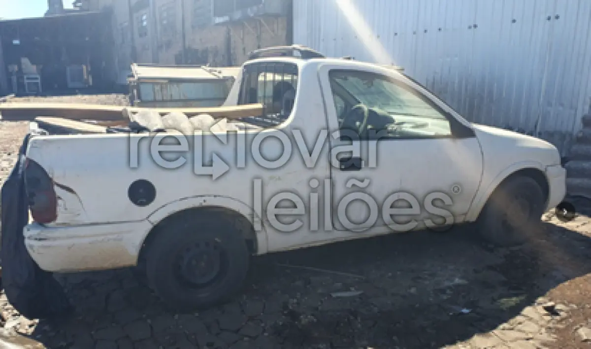 LOTE 001 - GM CORSA GL, 1999/2000, BRANCO, DEPOSITADO COM O EXECUTADO