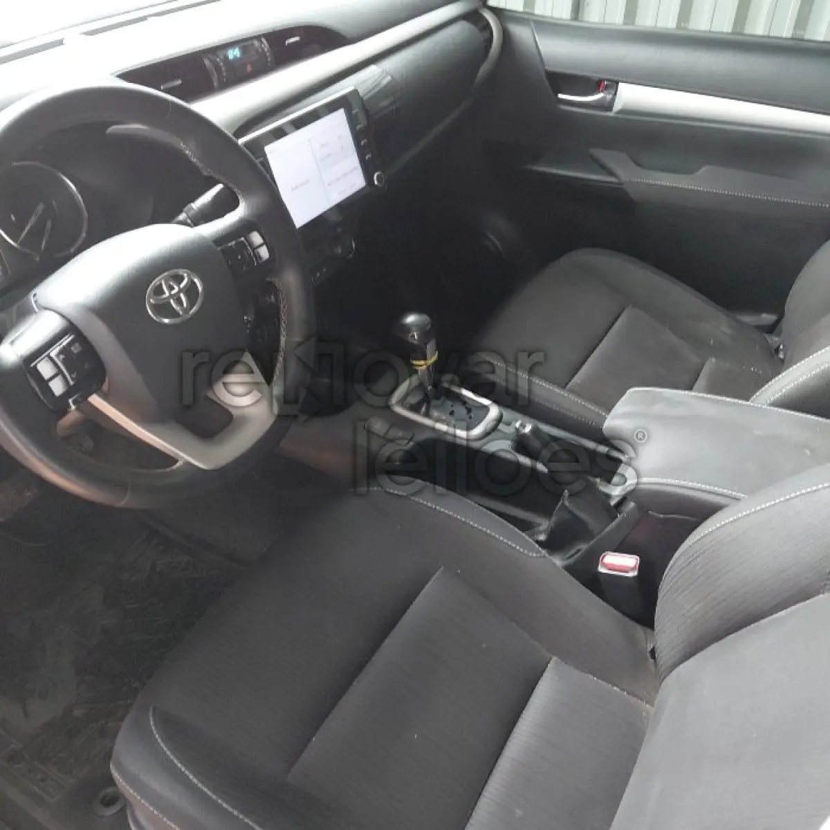 LOTE 028 - TOYOTA HILUX - ANO 2022/2022 - COMPLETO - SICREDI ALIANÇA - DEPOSITADO EM SANTO ÂNGELO/RS