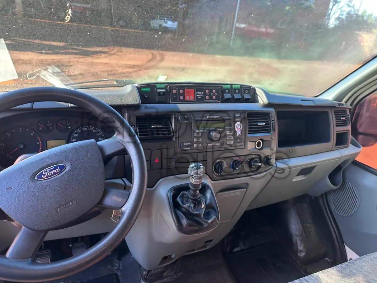 LOTE 002 - FORD/TRANSIT AMB / ANO 2013/2013