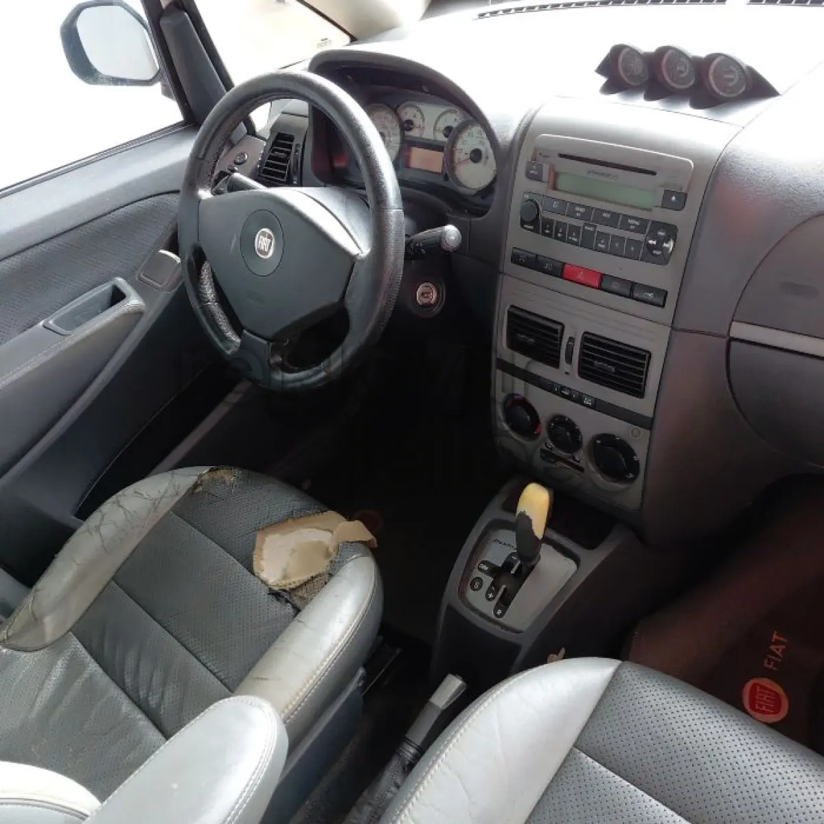 LOTE 003 - FIAT IDEA ADVENTURE DUAL - ANO 2010/2010 - COMPLETO - CRESOL MISSÕES FRONTEIRA - DEPOSITADO EM SANTO ÂNGELO/RS