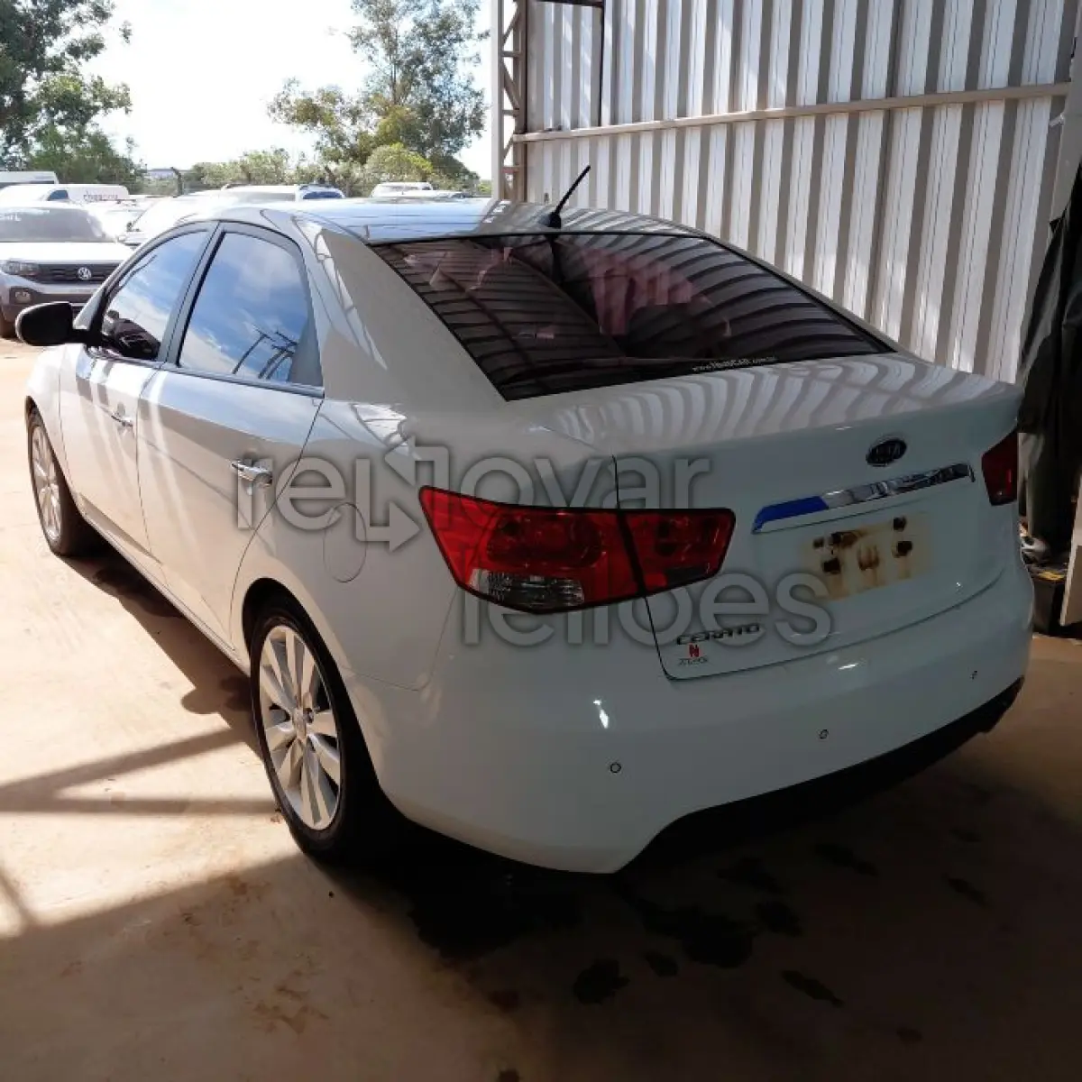LOTE 025 - KIA CERATO SX3 - ANO 2012/2013 - COMPLETO - SICREDI RAIZES - DEPOSITADO EM SANTO ÂNGELO/RS