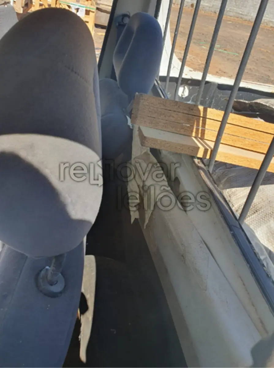 LOTE 001 - GM CORSA GL, 1999/2000, BRANCO, DEPOSITADO COM O EXECUTADO