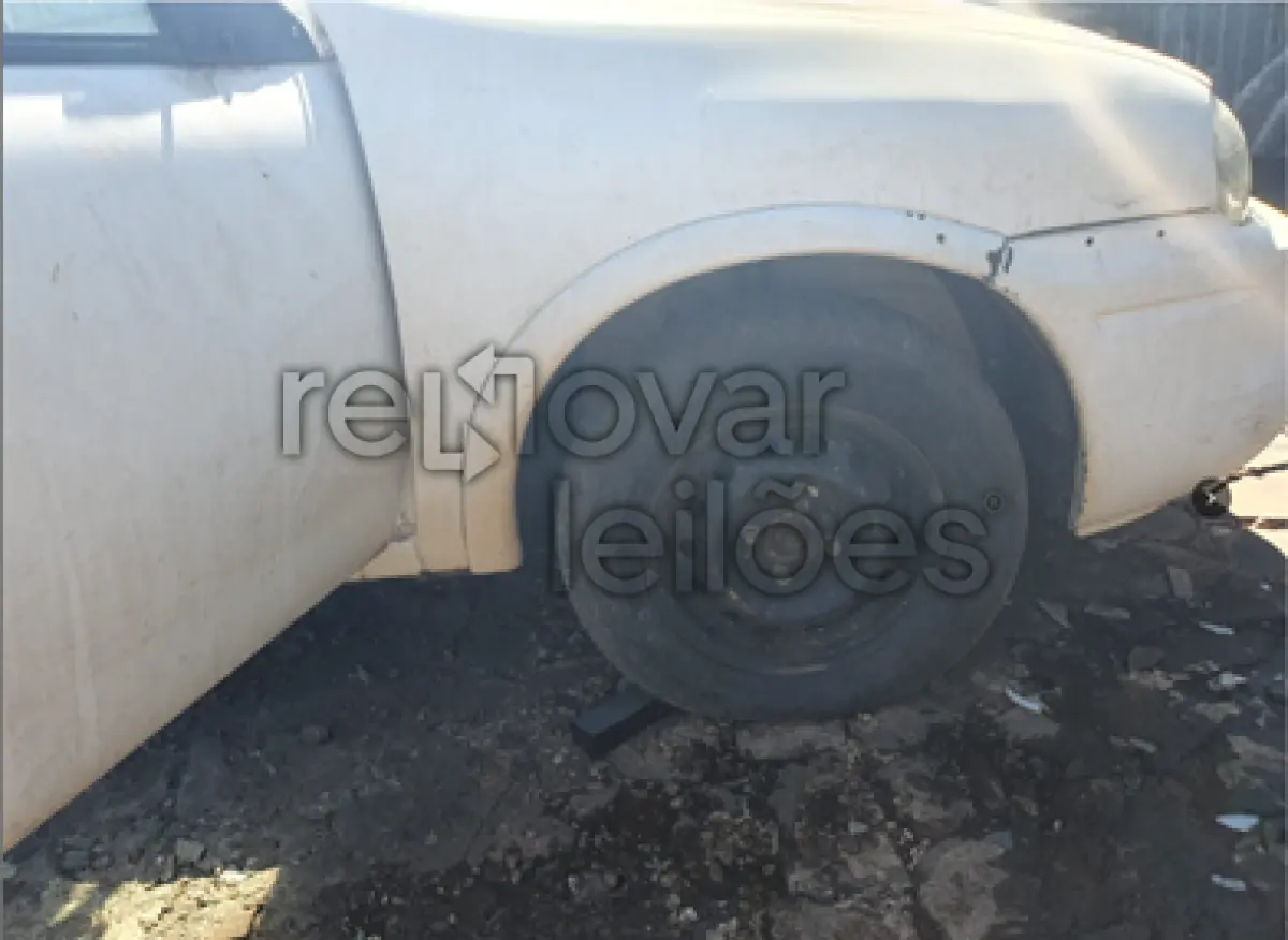LOTE 001 - GM CORSA GL, 1999/2000, BRANCO, DEPOSITADO COM O EXECUTADO