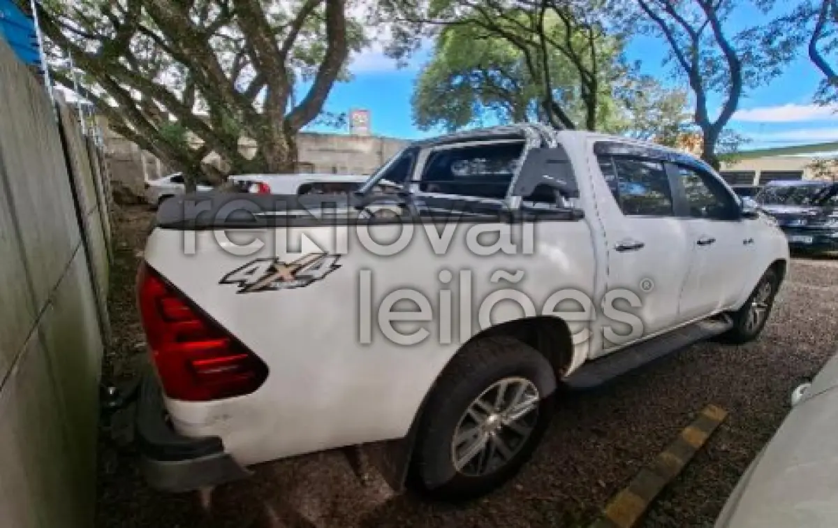 LOTE 001 - TOYOTA HILUX CD SRX 4X4, 2016/2017, DEPOSITADO COM O EXEQUENTE