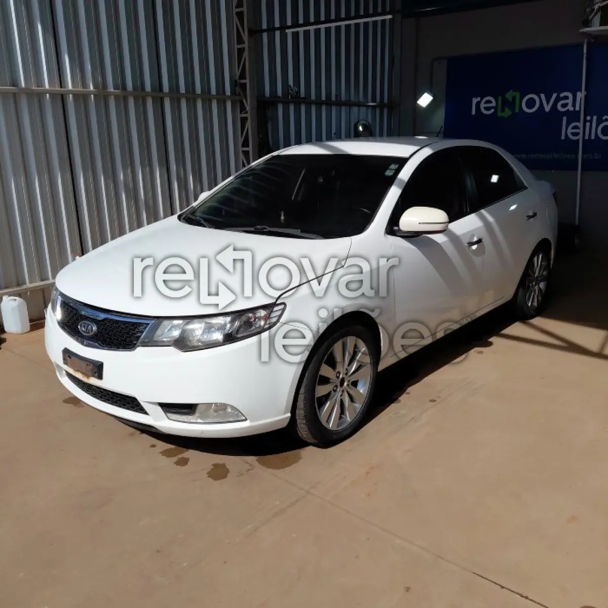 LOTE 025 - KIA CERATO SX3 - ANO 2012/2013 - COMPLETO - SICREDI RAIZES - DEPOSITADO EM SANTO ÂNGELO/RS