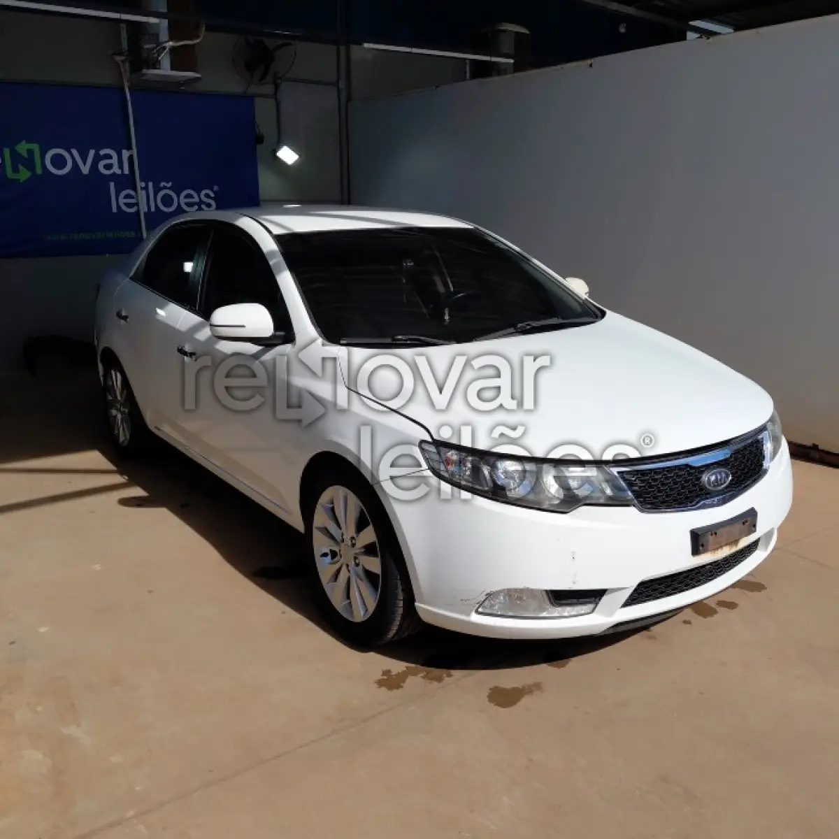 LOTE 025 - KIA CERATO SX3 - ANO 2012/2013 - COMPLETO - SICREDI RAIZES - DEPOSITADO EM SANTO ÂNGELO/RS