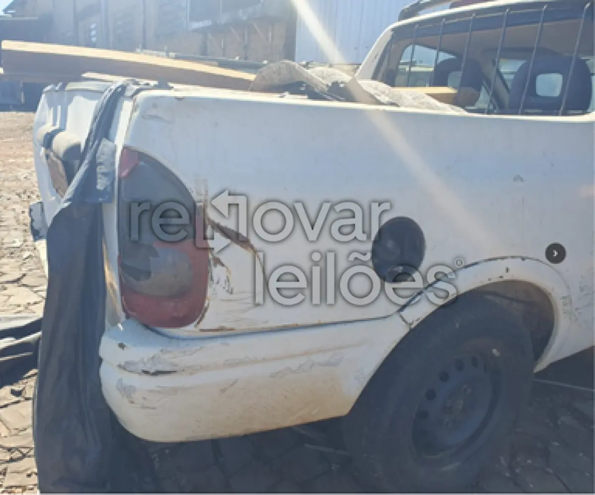 LOTE 001 - GM CORSA GL, 1999/2000, BRANCO, DEPOSITADO COM O EXECUTADO