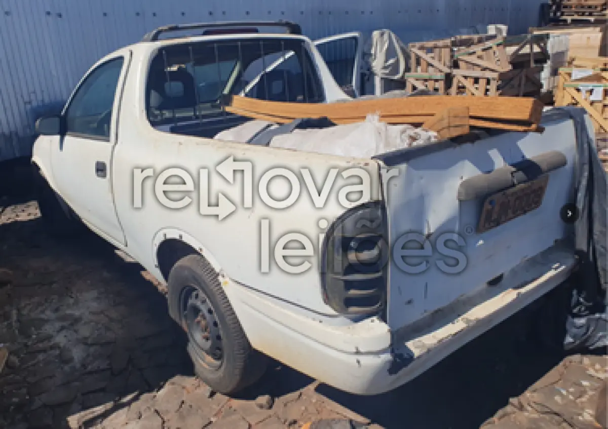 LOTE 001 - GM CORSA GL, 1999/2000, BRANCO, DEPOSITADO COM O EXECUTADO