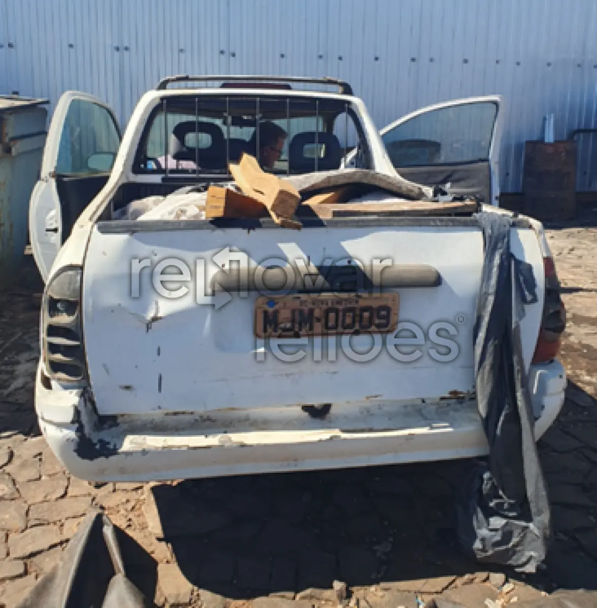 LOTE 001 - GM CORSA GL, 1999/2000, BRANCO, DEPOSITADO COM O EXECUTADO