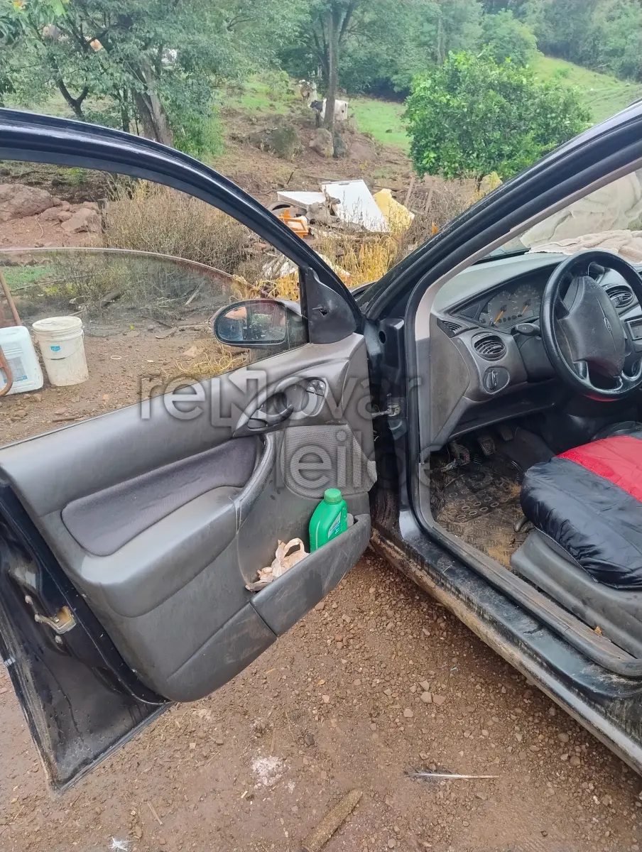 LOTE 006 - FORD FOCUS, ANO/MODELO 2004/2004, DEPOSITADO COM O EXECUTADO