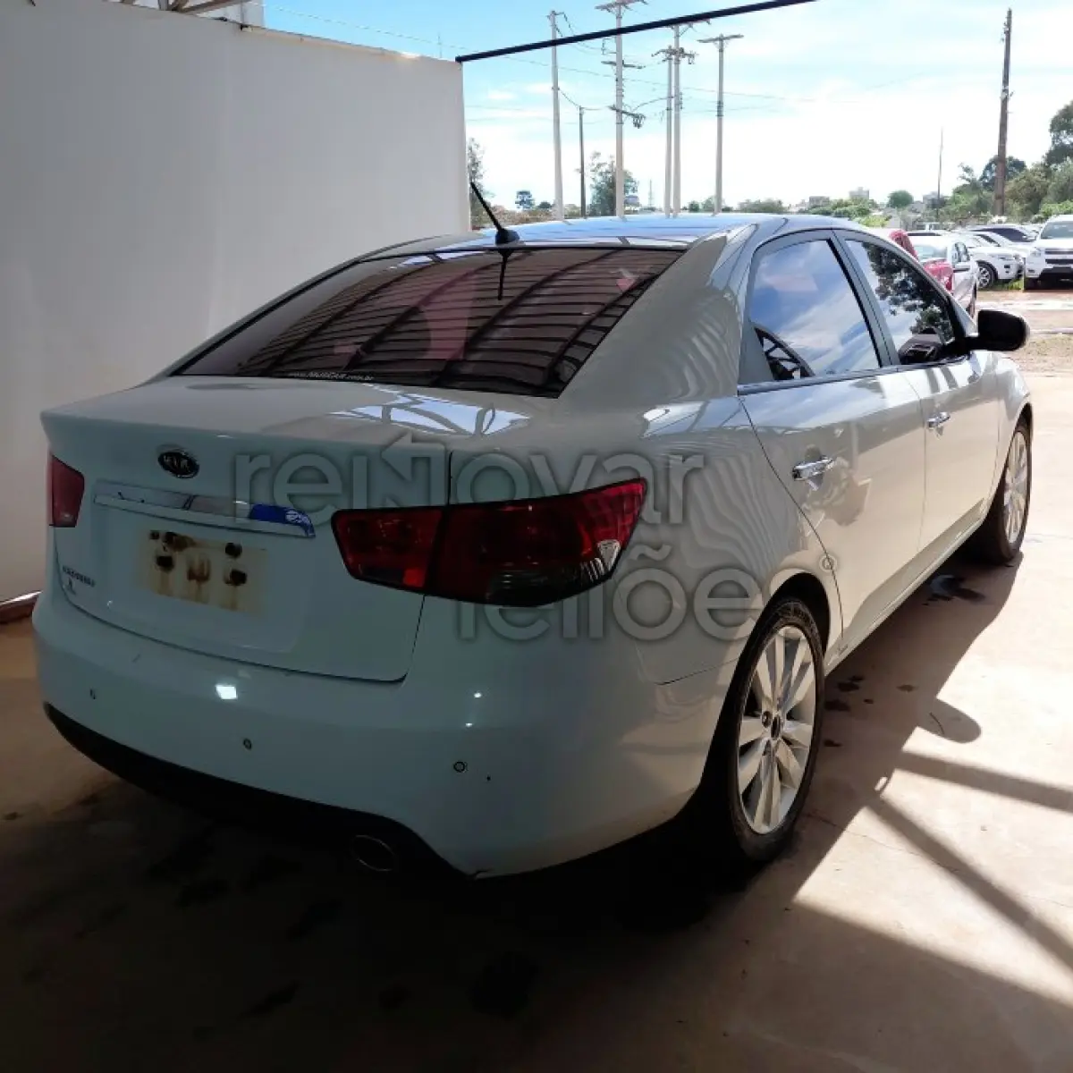 LOTE 025 - KIA CERATO SX3 - ANO 2012/2013 - COMPLETO - SICREDI RAIZES - DEPOSITADO EM SANTO ÂNGELO/RS