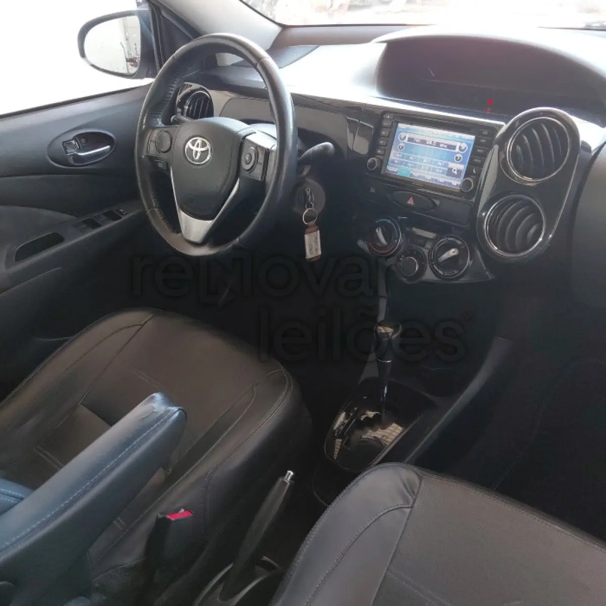 LOTE 032 - TOYOTA ETIOS - ANO 2017/2018 - COMPLETO - SICREDI PIONEIRA - DEPOSITADO EM SANTO ÂNGELO/RS