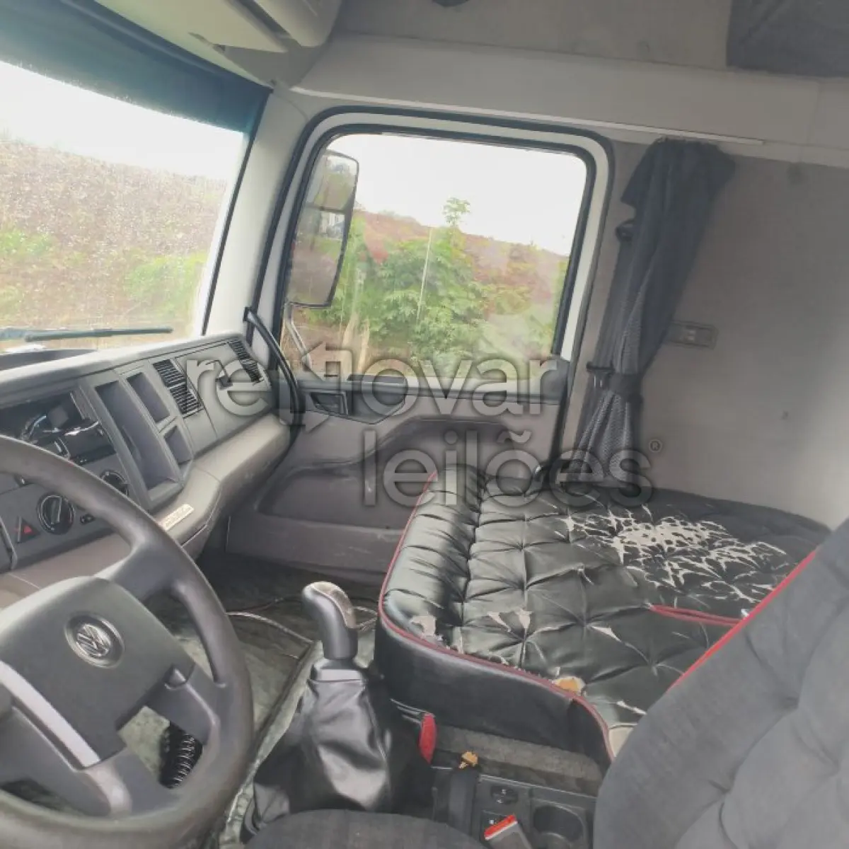 LOTE 002 - VW 30.330 CRC 8X2 - ANO 2019/2020 - COMPLETO - SICOOB CREDITAIPU - DEPOSITADO EM IJUI/RS