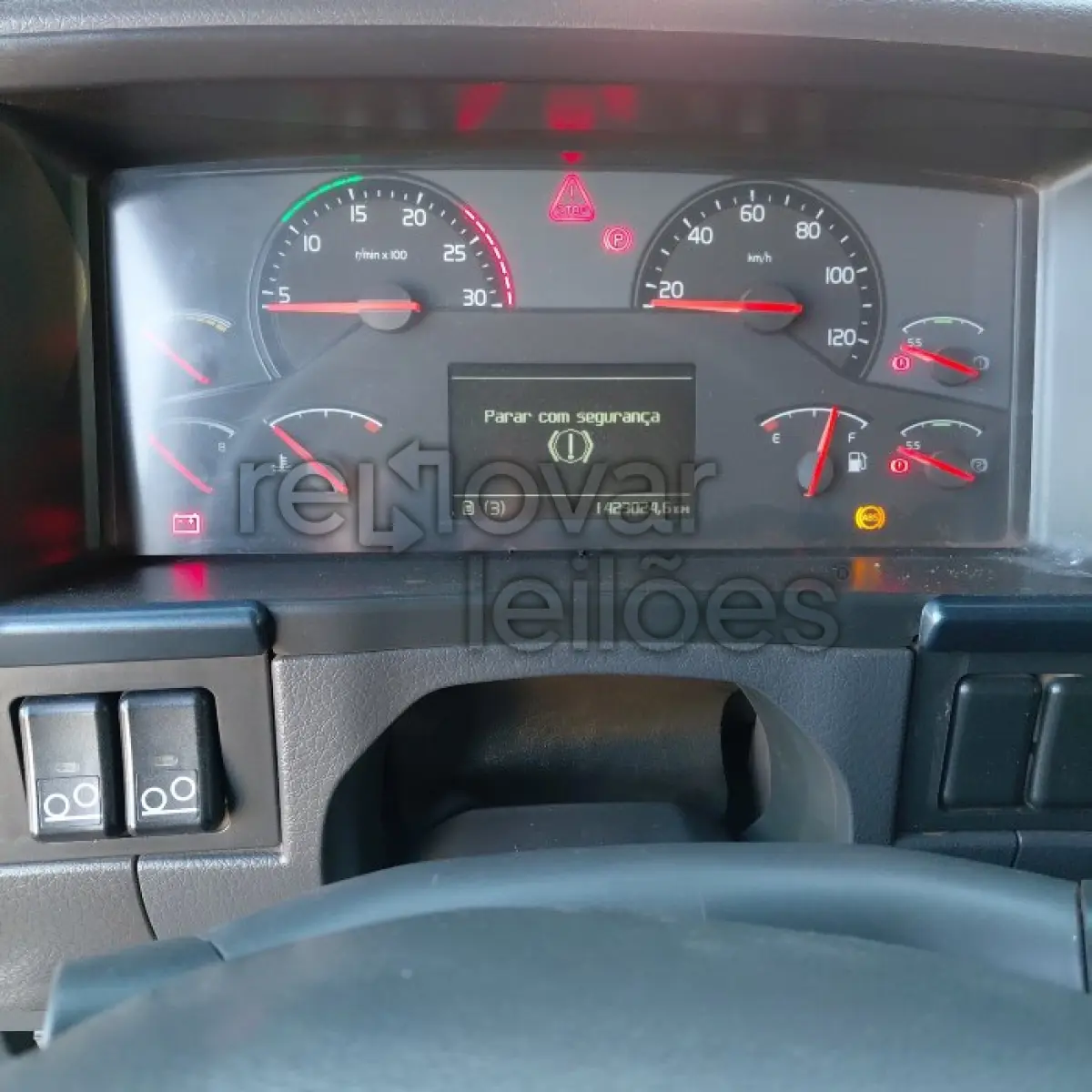 LOTE 014 - VOLVO FH 440 6X4T - ANO 2010/2011 - COMPLETO - SICREDI PLANALTO - DEPOSITADO EM SANTO ÂNGELO/RS