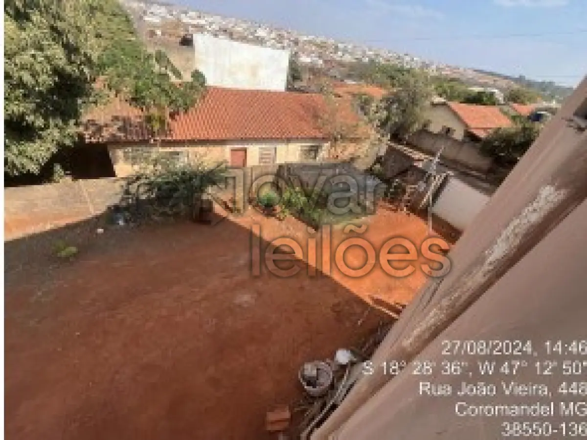 LOTE 001 - CASA C/ 254,00 M² - COROMANDEL / MG
