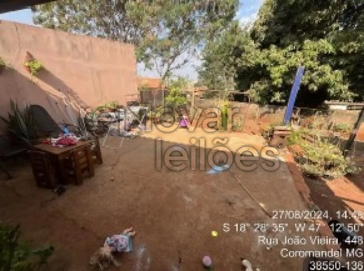 LOTE 001 - CASA C/ 254,00 M² - COROMANDEL / MG