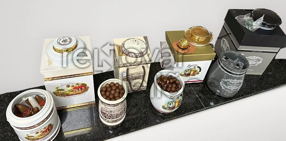 LOTE 001 - COLEÇÃO PREMIUM - CHARUTOS E WHISKIES (55 caixas)