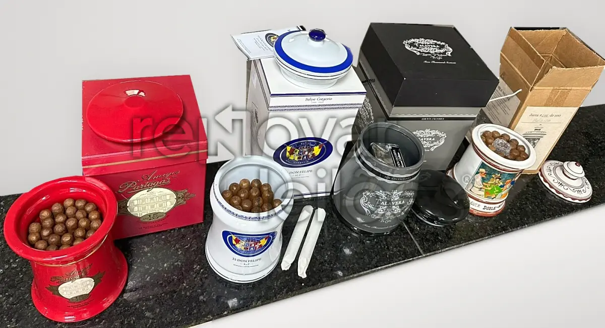 LOTE 001 - COLEÇÃO PREMIUM - CHARUTOS E WHISKIES (55 caixas)