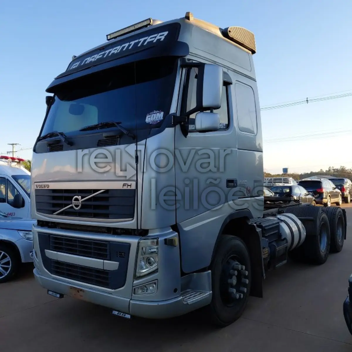 LOTE 014 - VOLVO FH 440 6X4T - ANO 2010/2011 - COMPLETO - SICREDI PLANALTO - DEPOSITADO EM SANTO ÂNGELO/RS