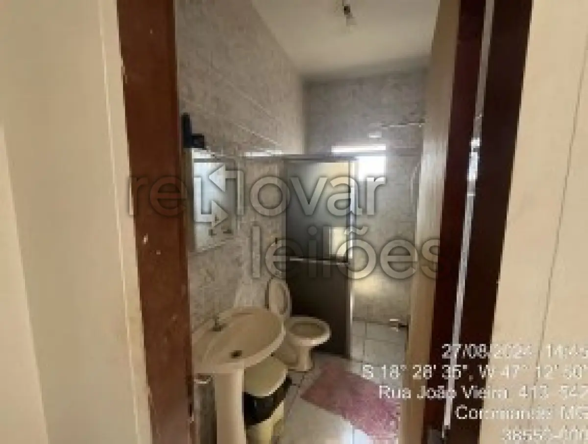 LOTE 001 - CASA C/ 254,00 M² - COROMANDEL / MG