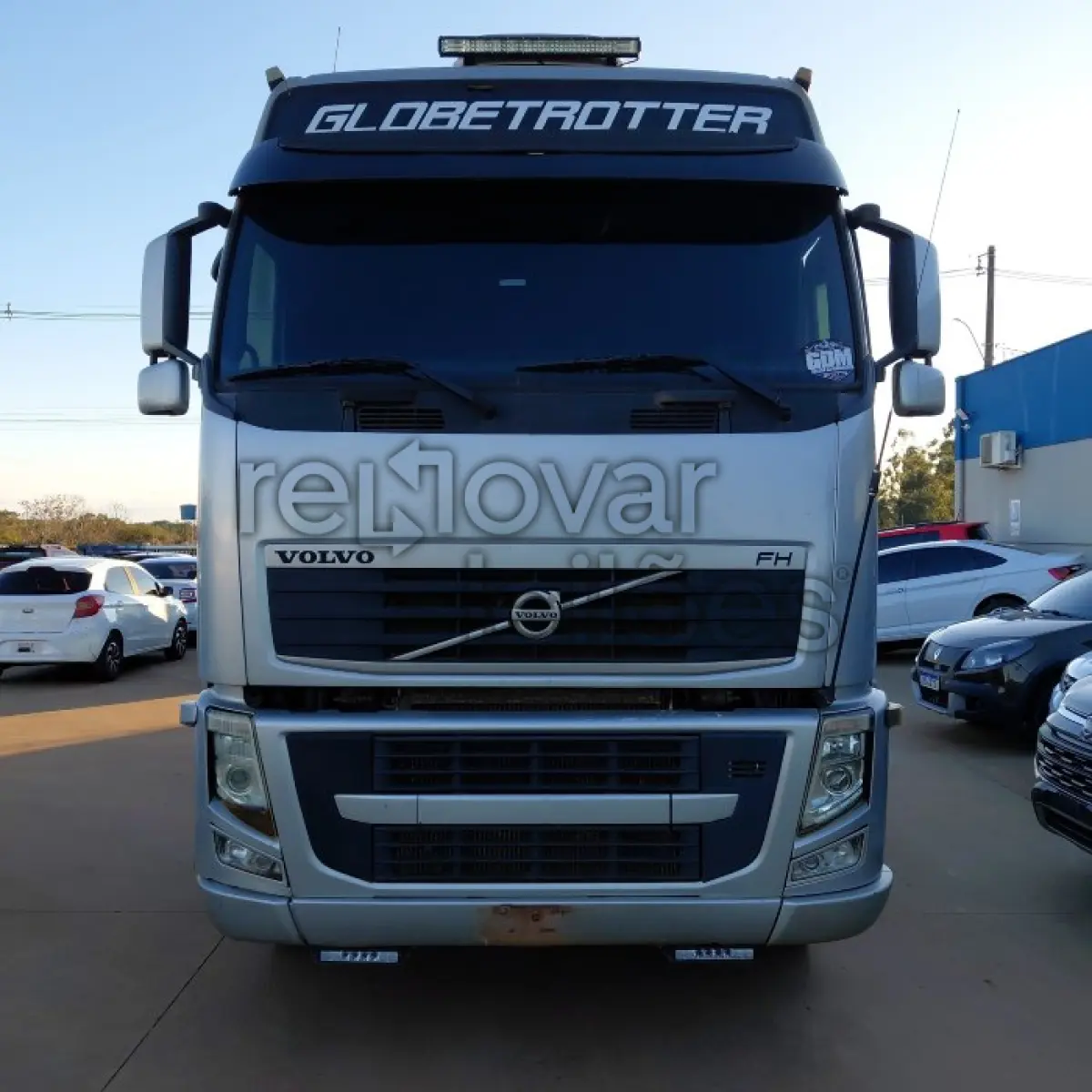 LOTE 014 - VOLVO FH 440 6X4T - ANO 2010/2011 - COMPLETO - SICREDI PLANALTO - DEPOSITADO EM SANTO ÂNGELO/RS