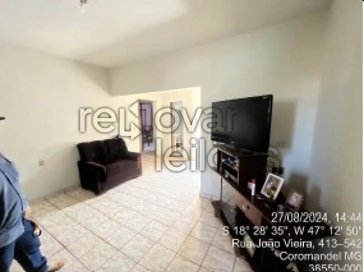 LOTE 001 - CASA C/ 254,00 M² - COROMANDEL / MG