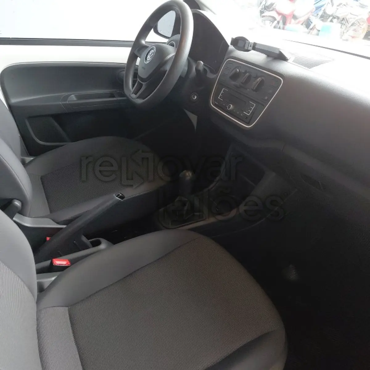 LOTE 024 - VW UP TAKE MCV - ANO 2017/2018 - COMPLETO - SICREDI PIONEIRA - DEPOSITADO EM SANTO ÂNGELO/RS