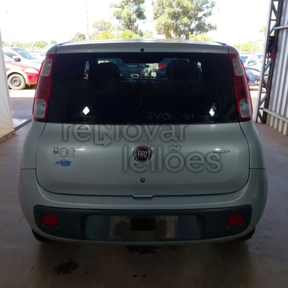LOTE 011 - FIAT UNO VIVACE 1.0 - ANO 2014/2015 - SICREDI LIBERDADE - DEPOSITADO EM SANTO ÂNGELO