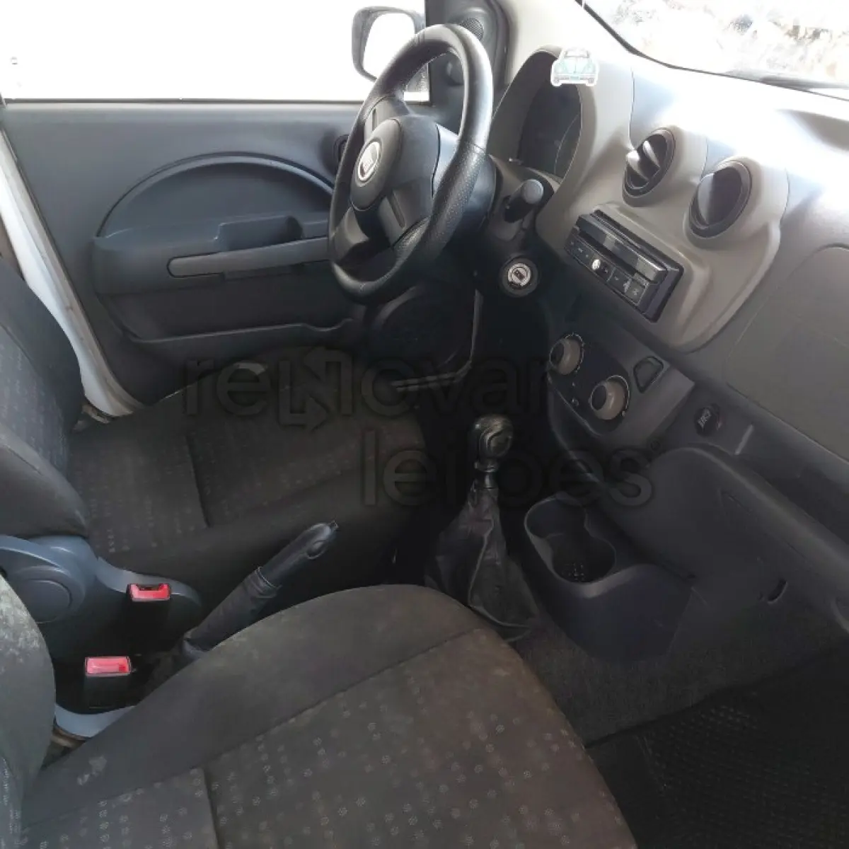 LOTE 011 - FIAT UNO VIVACE 1.0 - ANO 2014/2015 - SICREDI LIBERDADE - DEPOSITADO EM SANTO ÂNGELO