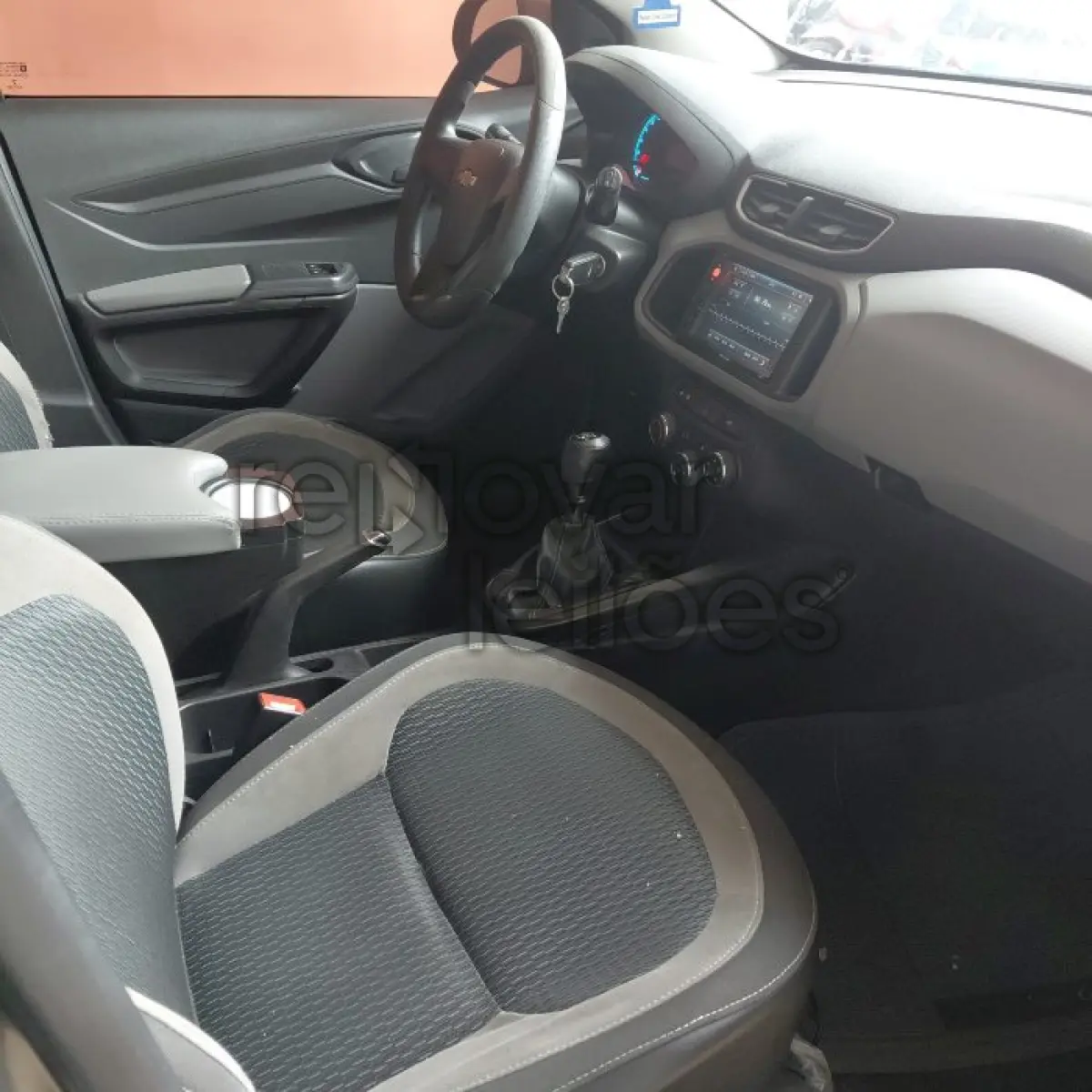 LOTE 030 - CHEVROLET ONIX 1.0MT LT - ANO 2014/2015 - COMPLETO - SICREDI CAMINHO DAS AGUAS - DEPOSITADO EM SANTO ÂNGELO/RS