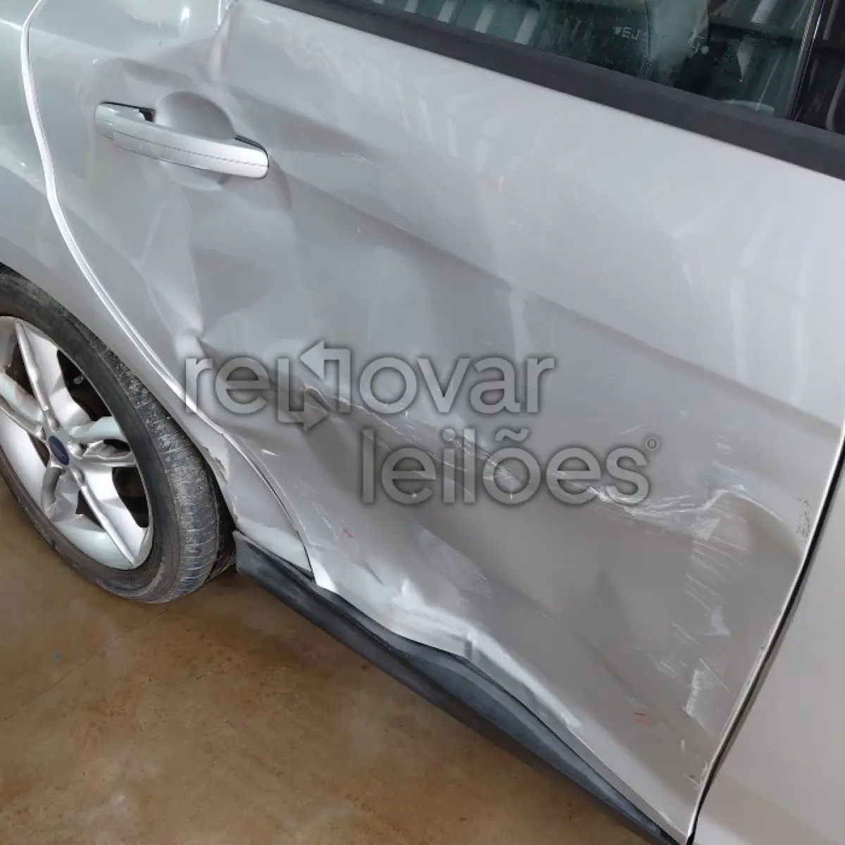 LOTE 026 - FORD FORD FOCUS SE AT 2.0 S - ANO 2013/2014 - COMPLETO - SICOOB NOVA TRENTO - DEPOSITADO EM SANTO ÂNGELO/RS