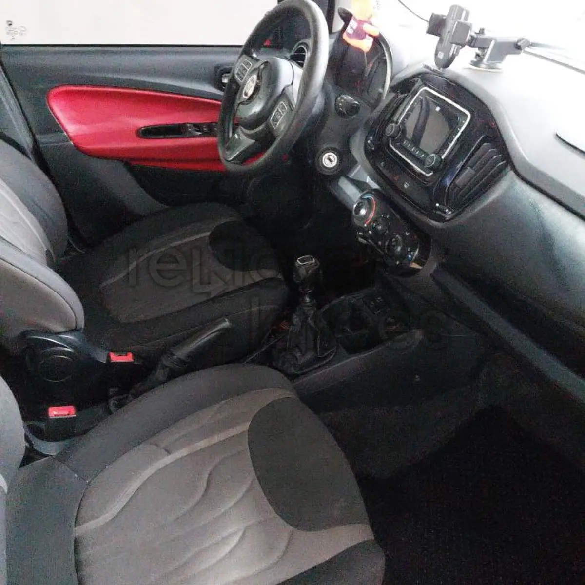 LOTE 028 - FIAT UNO WAY 1.0 - ANO 2015/2016 - COMPLETO - SICREDI ALIANÇA - DEPOSITADO EM SANTO ÂNGELO/RS