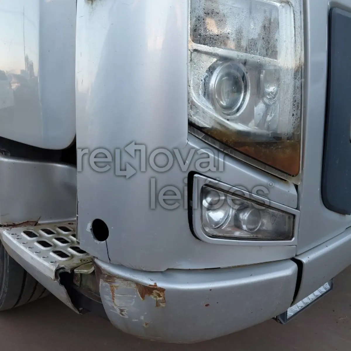 LOTE 014 - VOLVO FH 440 6X4T - ANO 2010/2011 - COMPLETO - SICREDI PLANALTO - DEPOSITADO EM SANTO ÂNGELO/RS