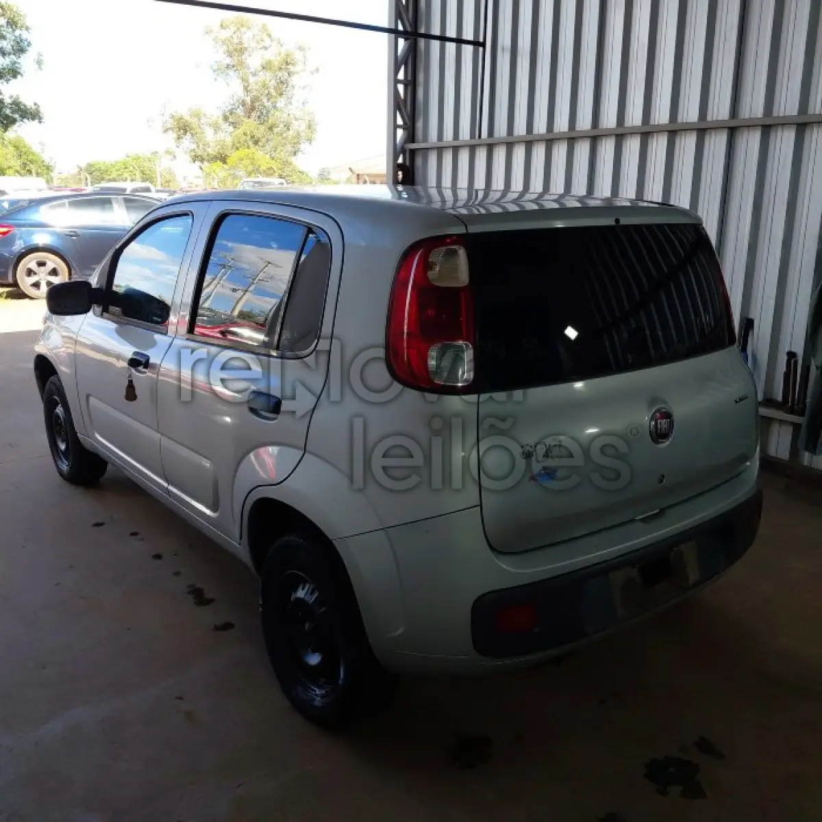 LOTE 011 - FIAT UNO VIVACE 1.0 - ANO 2014/2015 - SICREDI LIBERDADE - DEPOSITADO EM SANTO ÂNGELO