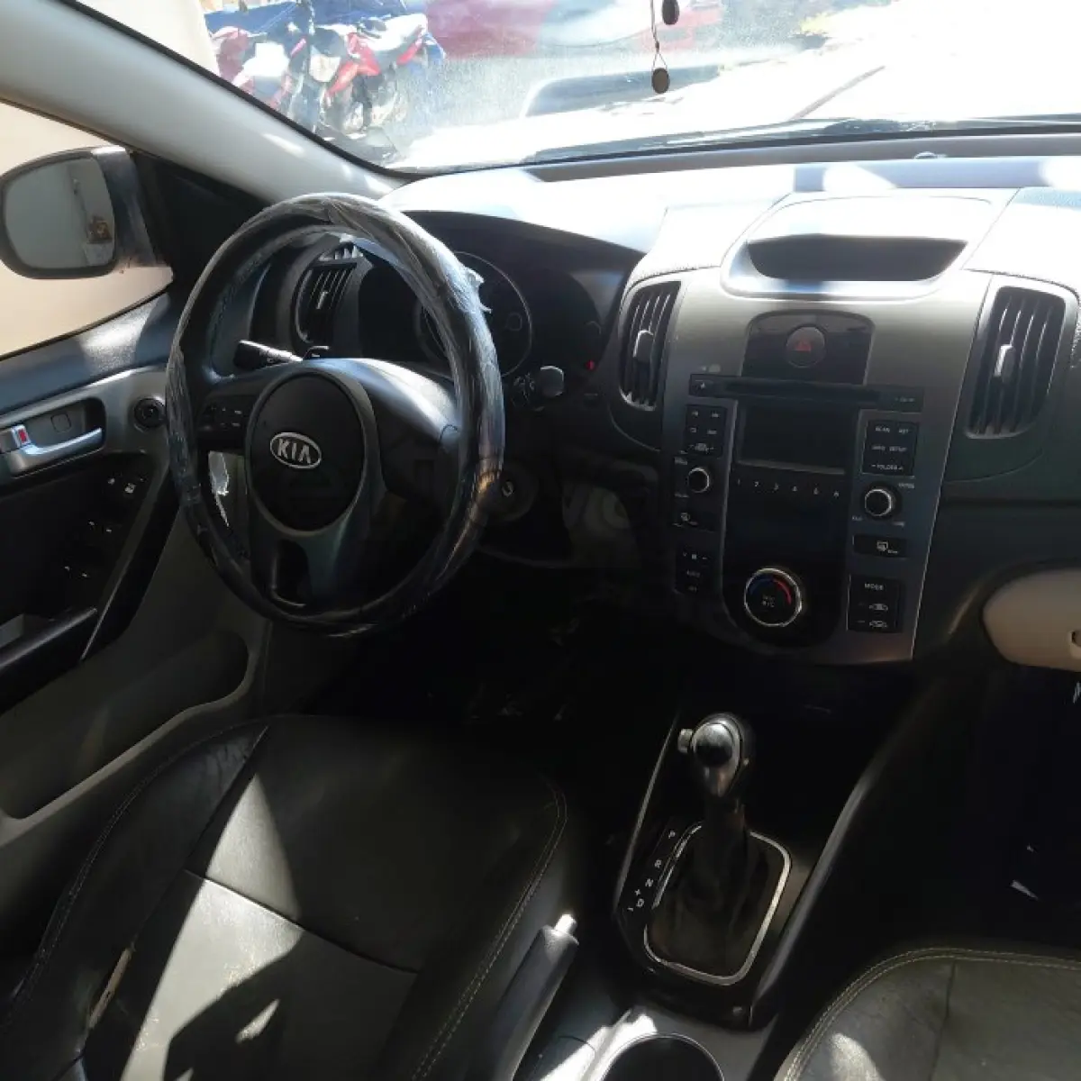 LOTE 013 - KIA MOTORS CERATO EX3 1.6ATNB - ANO 2011/2012 - COMPLETO - SICREDI CAMINHO DAS AGUAS - DEPOSITADO EM SANTO ÂNGELO/RS