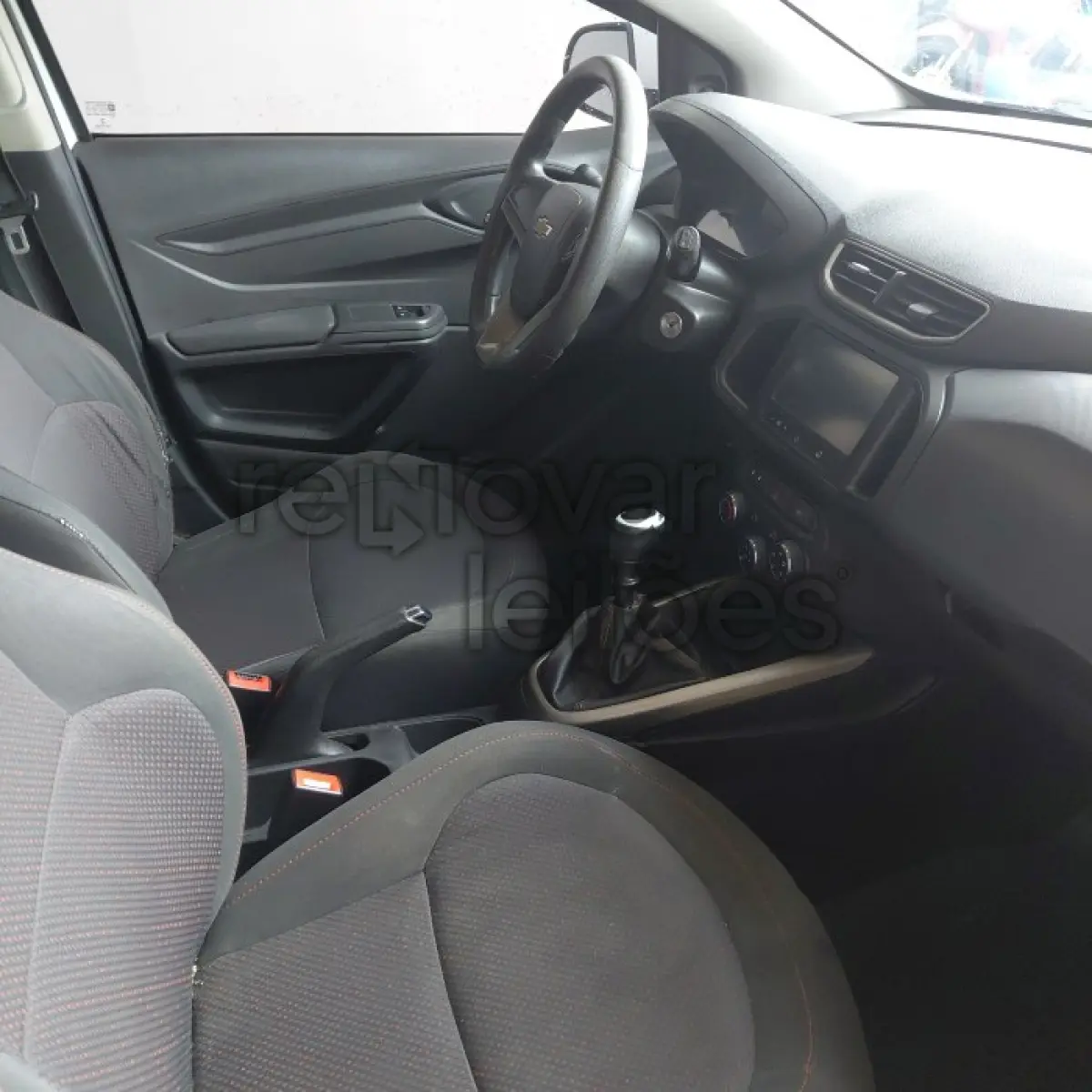 LOTE 043 - CHEVROLET ONIX 1.4MT LT - ANO 2015/2016 - COMPLETO - SICREDI PIONEIRA - DEPOSITADO EM SANTO ÂNGELO/RS