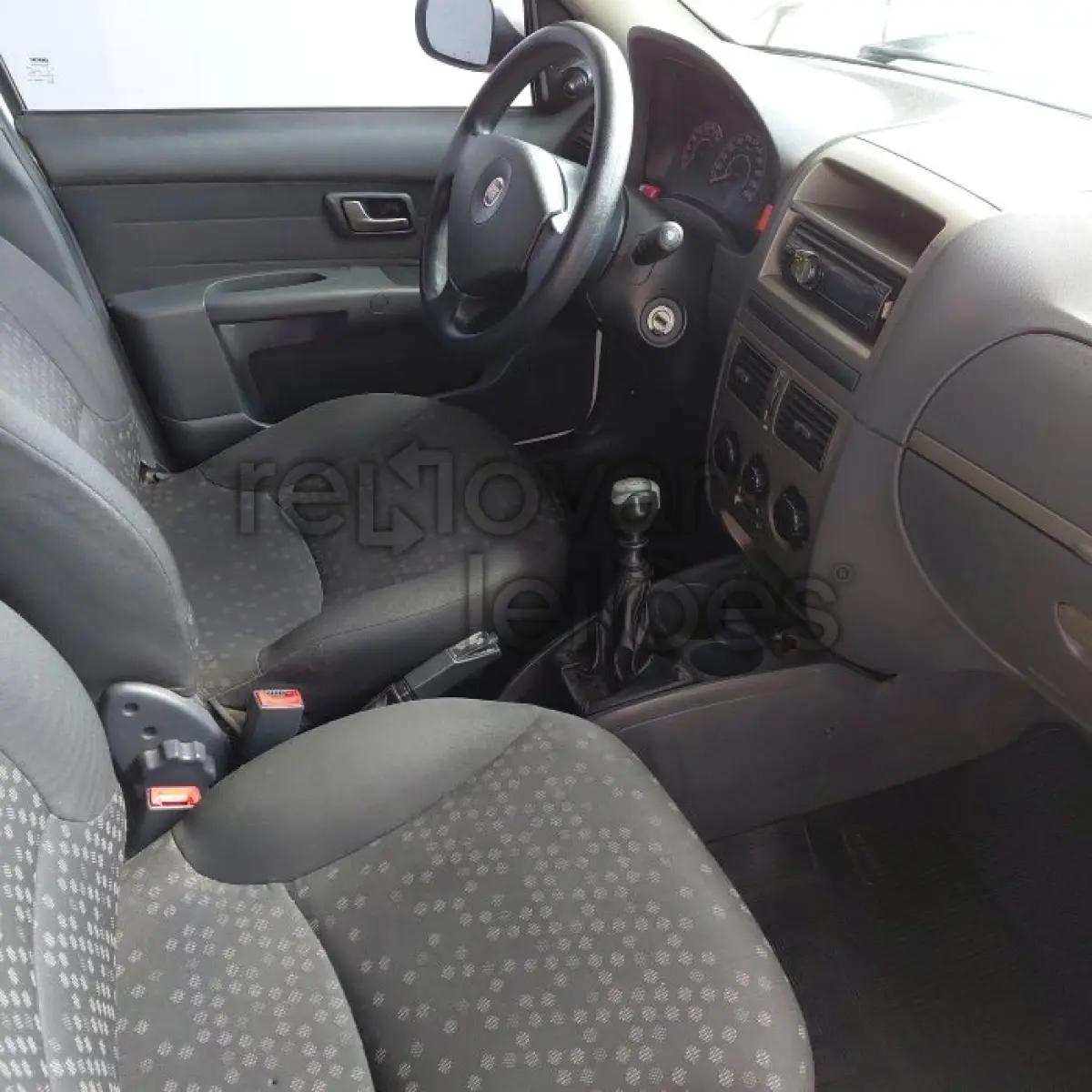 LOTE 001 - FIAT PALIO ATTRACTIV 1.4 - ANO 2010/2011 - COMPLETO - SICREDI PIONEIRA - DEPOSITADO EM SANTO ÂNGELO/RS