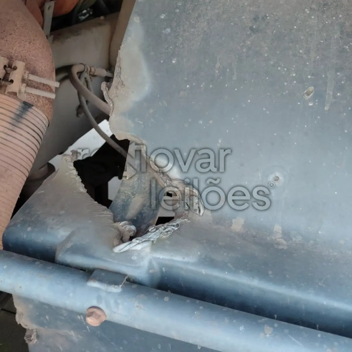 LOTE 014 - VOLVO FH 440 6X4T - ANO 2010/2011 - COMPLETO - SICREDI PLANALTO - DEPOSITADO EM SANTO ÂNGELO/RS