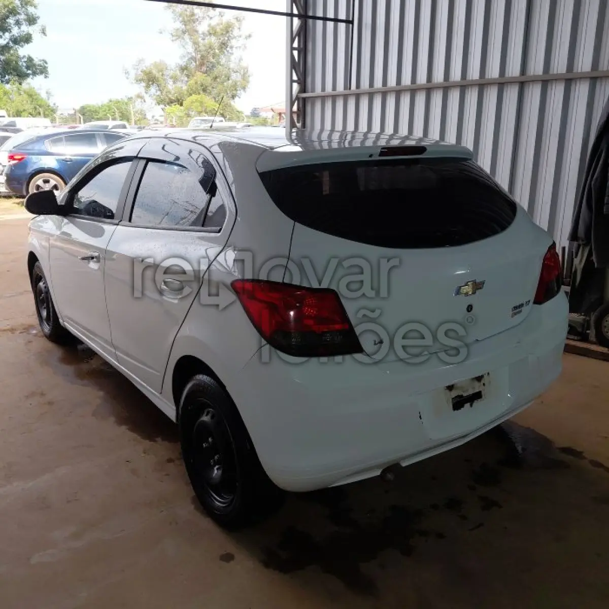 LOTE 043 - CHEVROLET ONIX 1.4MT LT - ANO 2015/2016 - COMPLETO - SICREDI PIONEIRA - DEPOSITADO EM SANTO ÂNGELO/RS